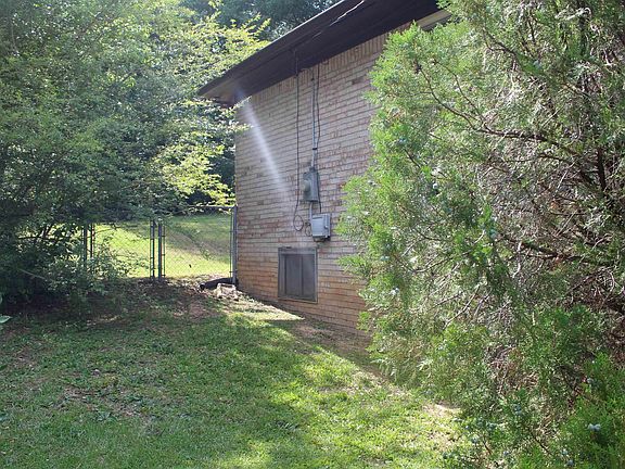 4th image of 604 Denniston Ln