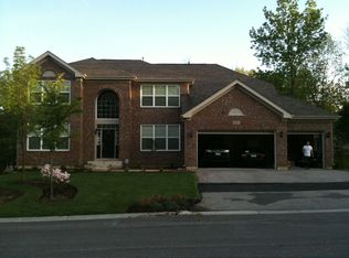 5657 Red Oak Dr, Hoffman Estates, IL 60192