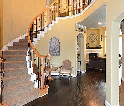...elegant 2-story foyer with curved staircase ...