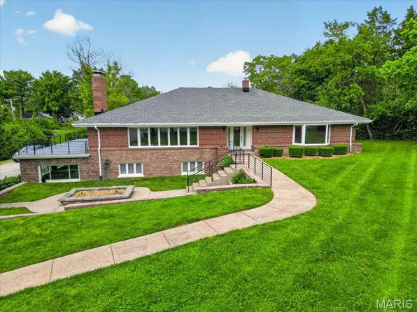 11447 Clayton Rd, Saint Louis, MO 63131