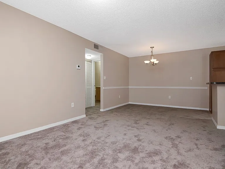 214 Lake Parsons Grn #201 — Photo 4
