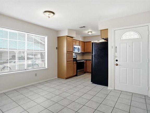 2nd image of 2318 Lindblad Ct