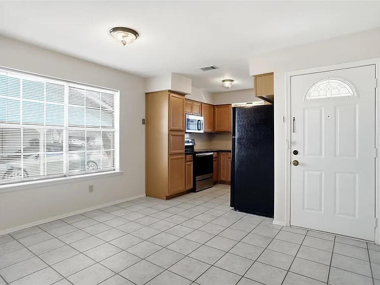 2318 Lindblad Ct — Photo 2