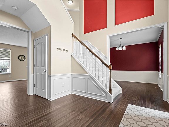 3rd image of 924 Theora Dr