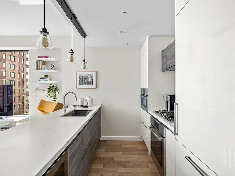 505 W 43rd St #14H — Photo 6