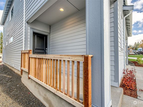 3rd image of 369 NE Shadowhawk Lane