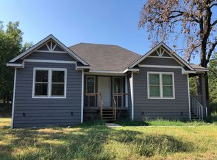 102 Elk Cove Dr, Mabank, TX 75156