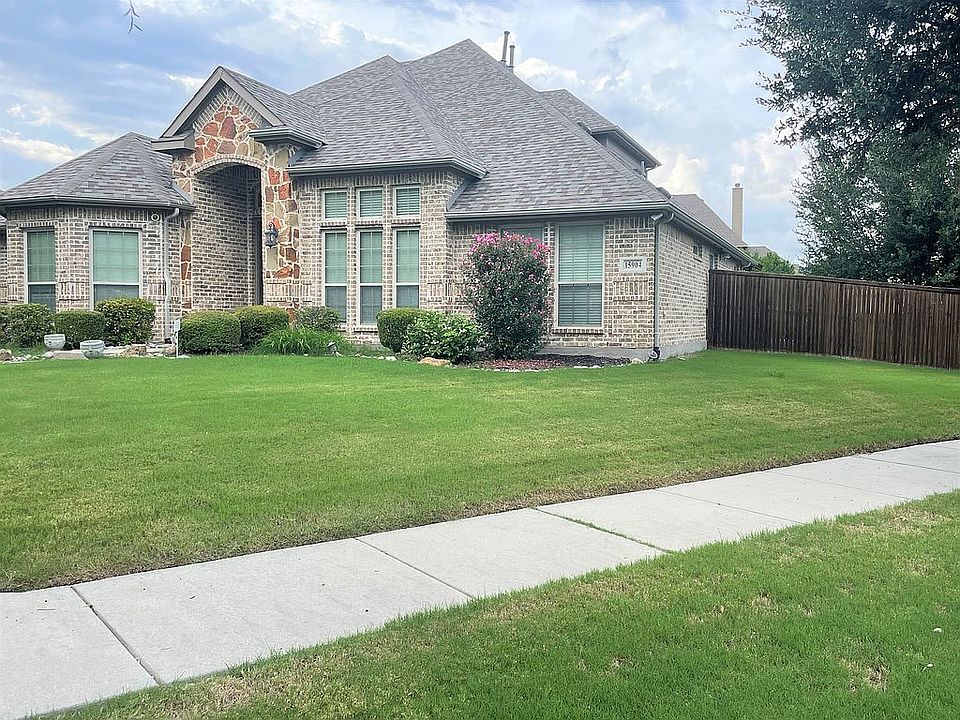 1st image of 15904 River Glen Dr