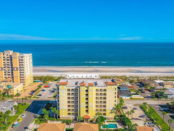 Just one block across to beach access