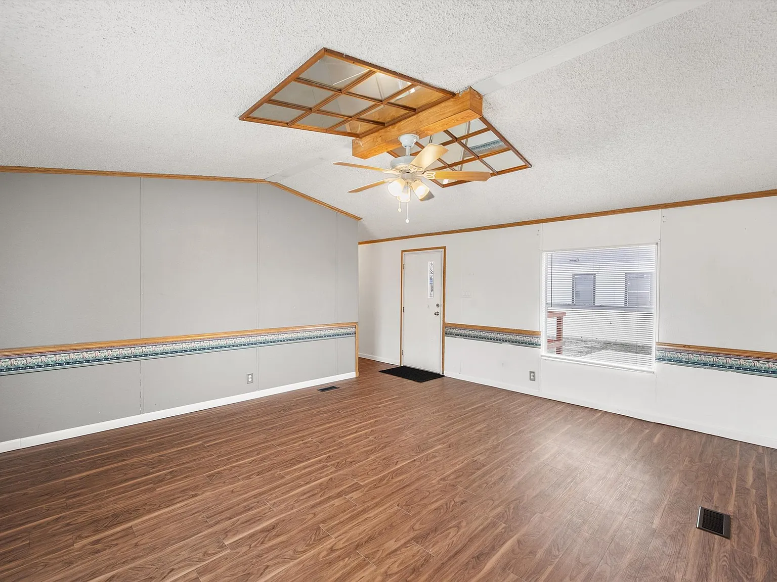 3 bed, 1400 sqft, $1,850 — Photo 2