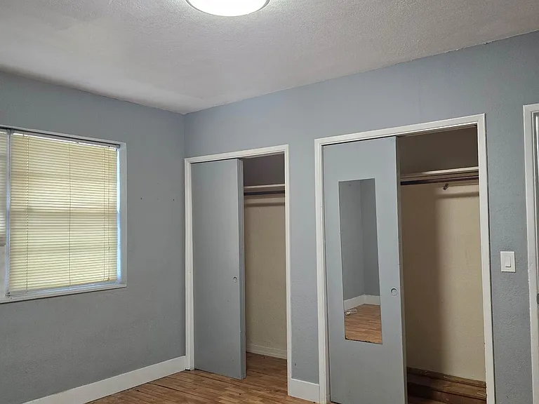305 SW 14th St #1-2 — Photo 9