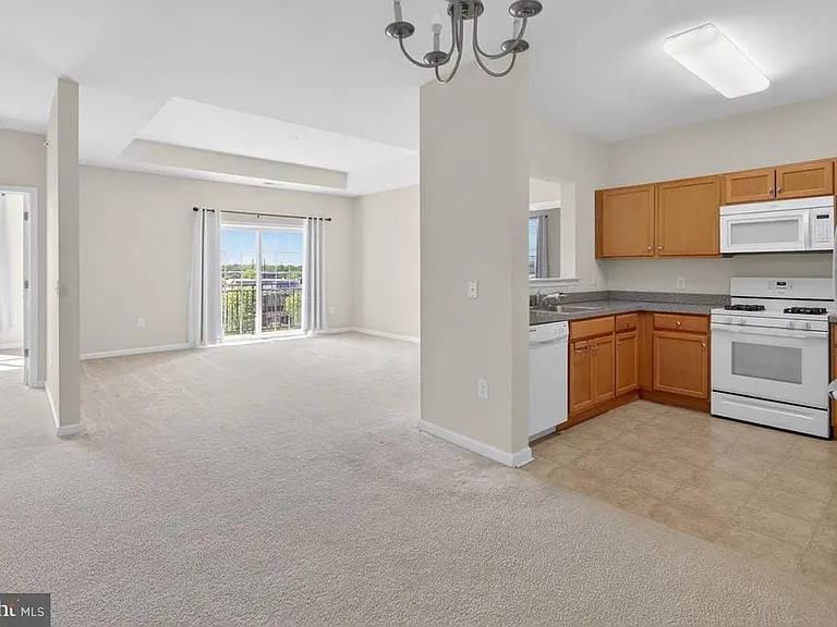 1447 Sierra Dr — Photo 11