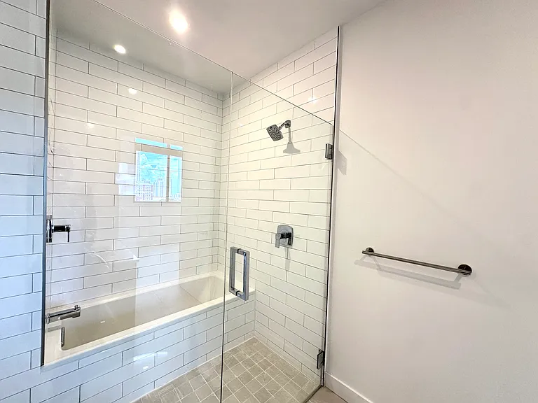 161 NE 23rd St #B1 — Photo 15