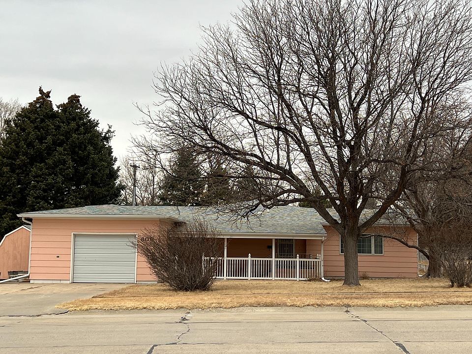 1st image of 800 E 10th St