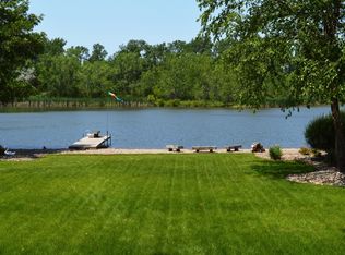 285 Lakeview Dr, Mason City, IA 50401