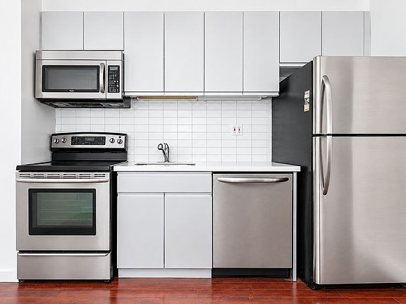 2nd image of 286 Stanhope St APT 5