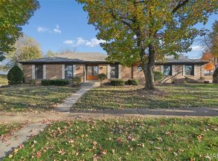 825 Phaeton Dr, Ballwin, MO 63021