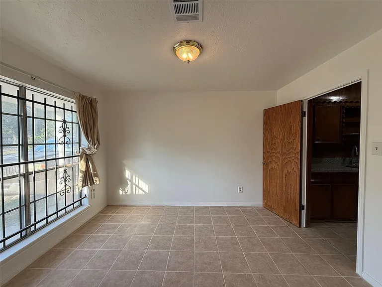 7325 Ley Rd — Photo 4