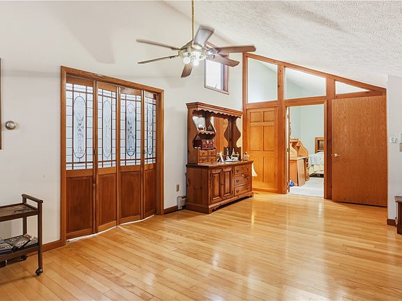 2nd image of 1053 Chambers Rd
