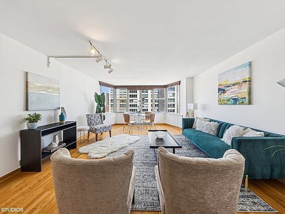 4th image of 525 W Hawthorne Pl APT 2608