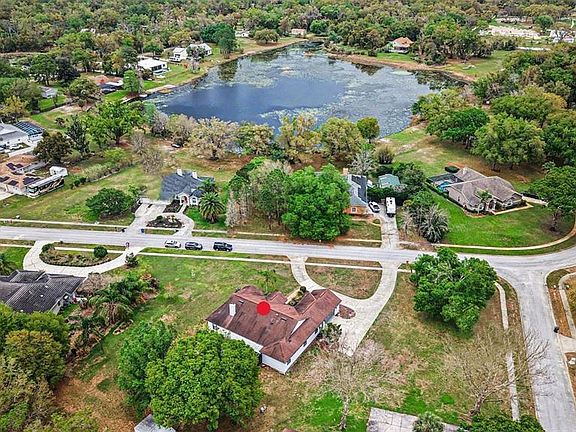 5th image of 19216 Ridgelake Dr