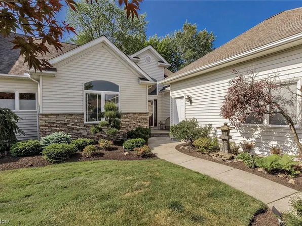 416 Muirfield Dr, Highland Heights, OH 44143