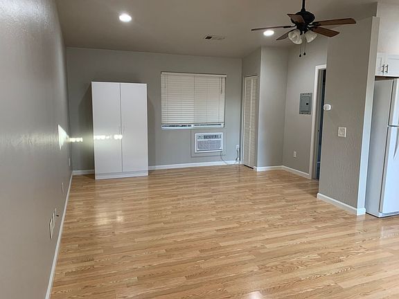 3rd image of 131 Nanimo Ct #131