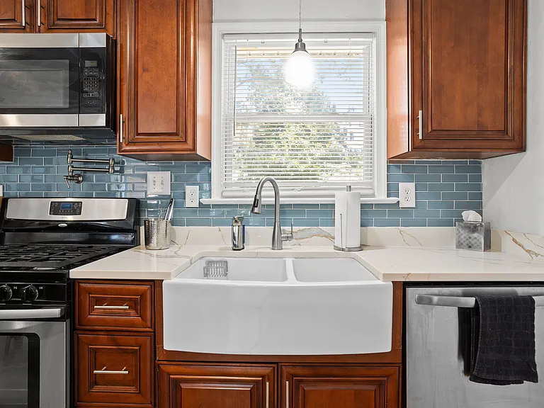 6176 Newark Ave — Photo 8