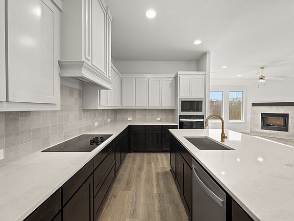 4th image of 478 Red Maple Rd