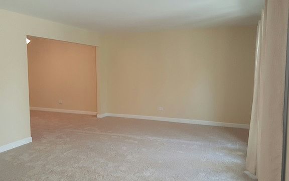 4th image of 319 N Oak St
