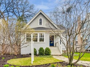 208 Wood Ct, Wilmette, IL