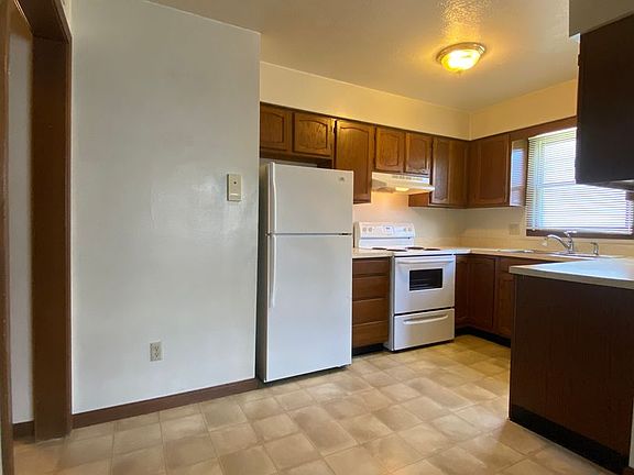 4th image of 118 S Silverwood Ln #B
