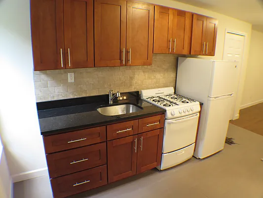 Rented by Glasser Realty LLC | media 27