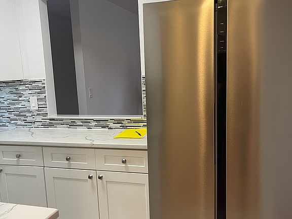 3rd image of 60 Sunnyside Ter Floor 2