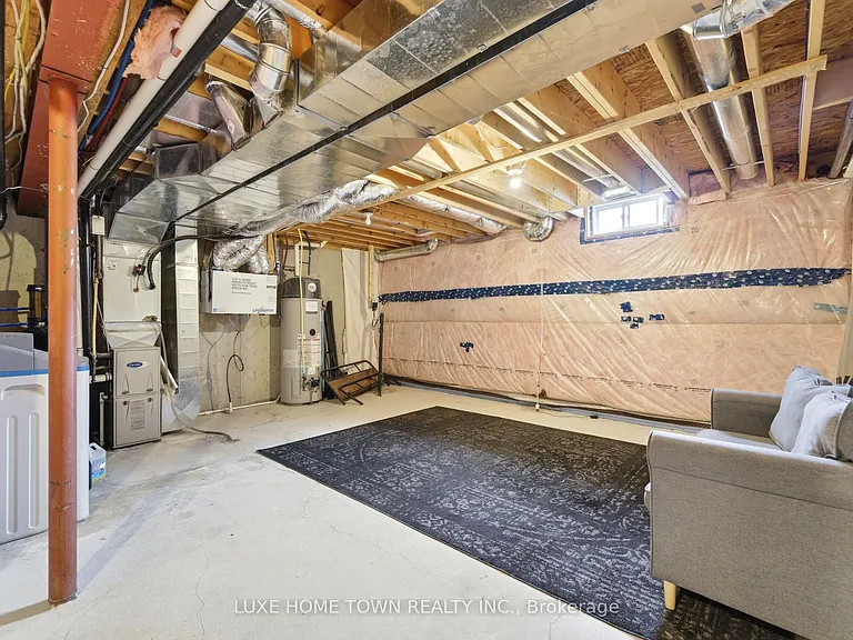 100 Monarch St — Photo 32