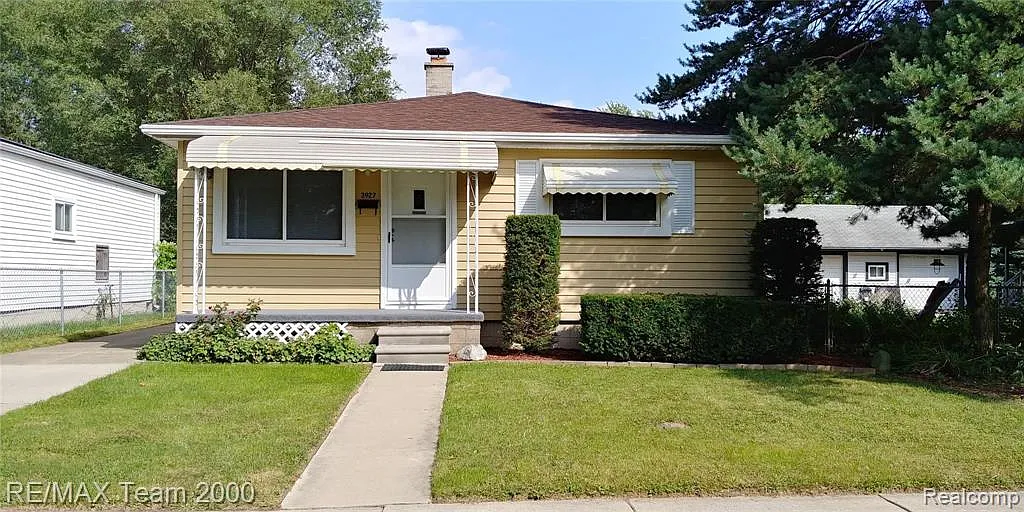 3 bed, 1.0 bath, 1000 sqft, $1,400 — Photo 1