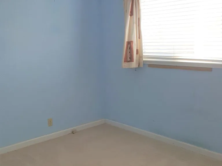 1075 Danbury Dr — Photo 10