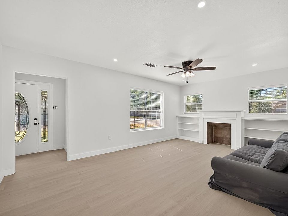 2nd image of 501 Live Oak St