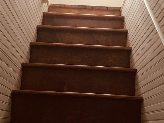 Stairway to upstairs large bedroom & full bath