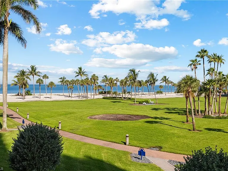 4021 Gulf Shore Blvd N #1804 — Photo 44