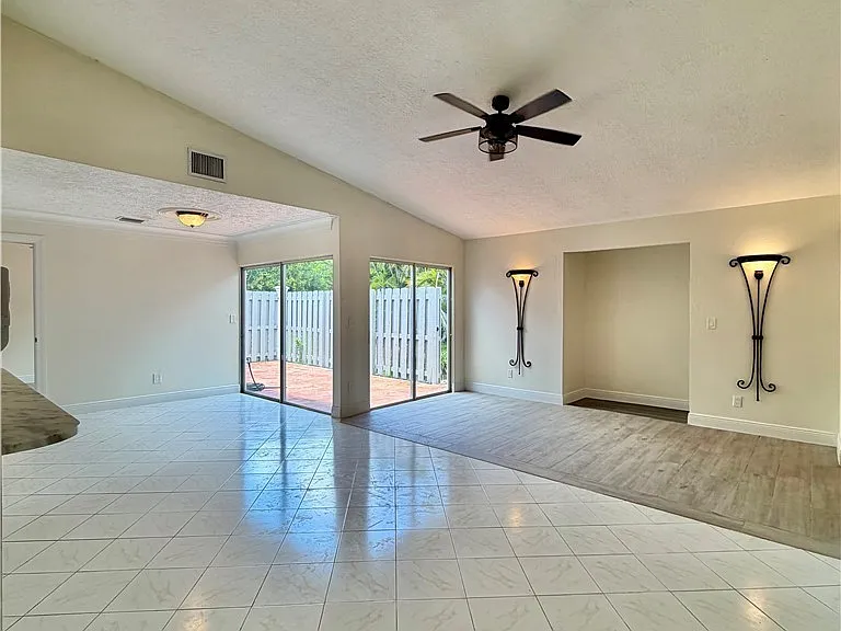 6220 Timberwood Cir #122 — Photo 13
