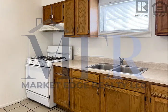 1524 W Sahuaro Dr #B — Photo 8