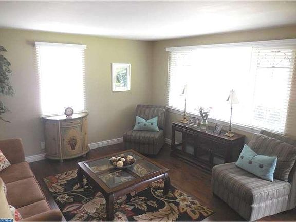 4th image of 2209 Elder Ave