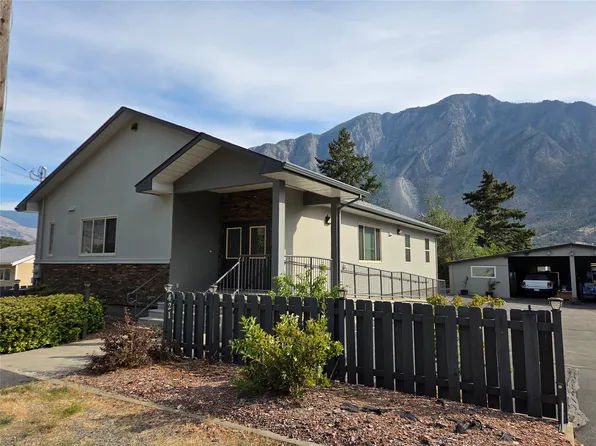 421 9th Ave, Keremeos, BC V0X 1N3