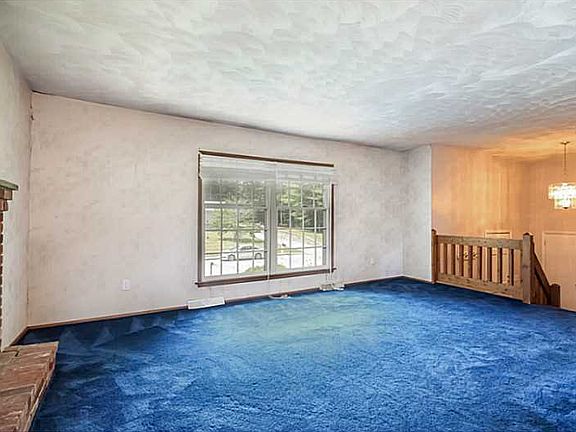 4th image of 47 Wood Cove Dr