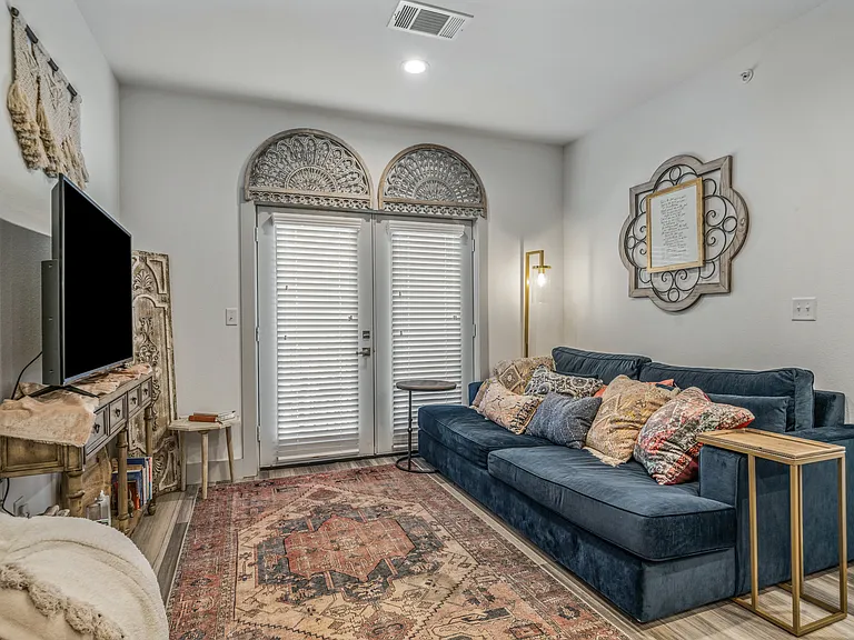Burnett Trail Apartments — Photo 3