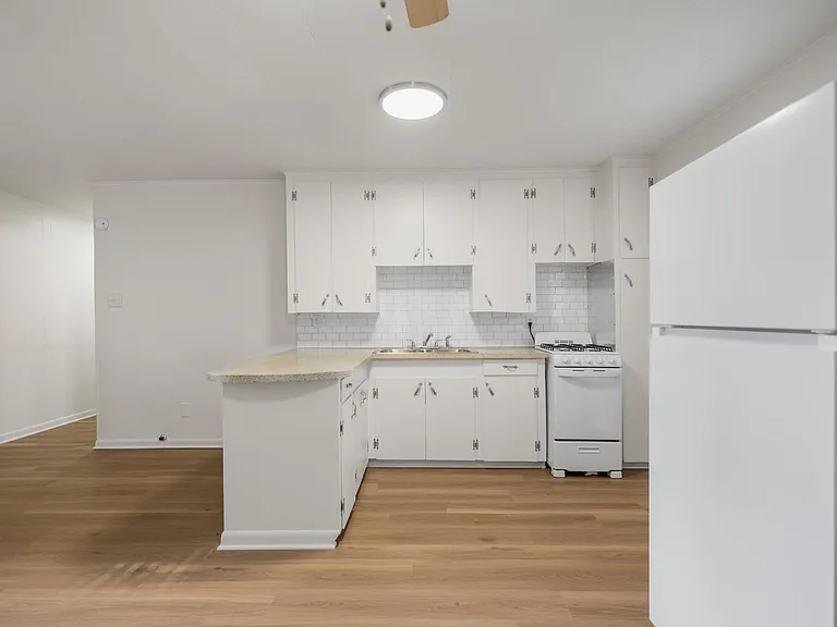 Villa North Apartments - 1 bedroom apartment — Photo 15