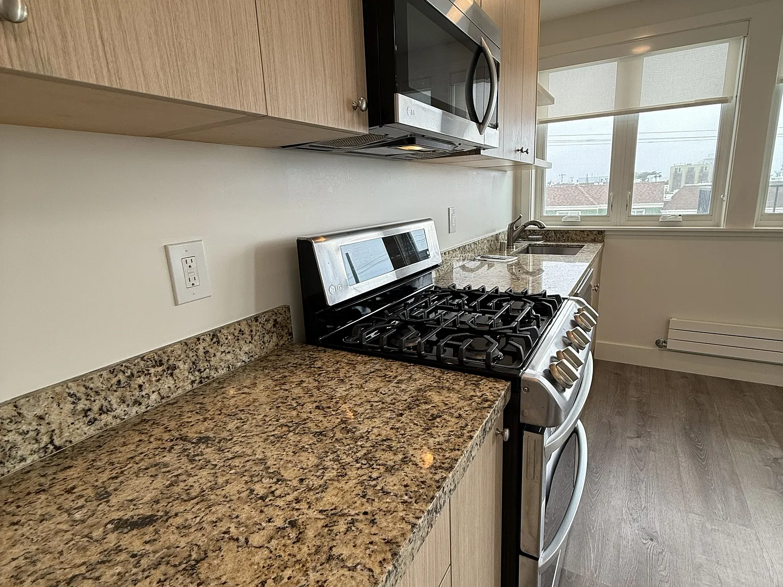 4326 Irving St — Photo 3