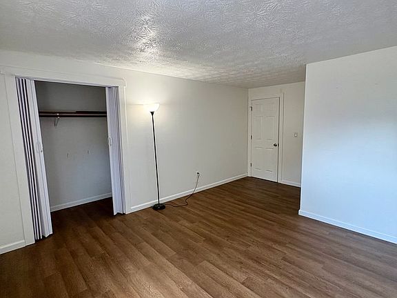 4th image of 103 Woodland Dr #D