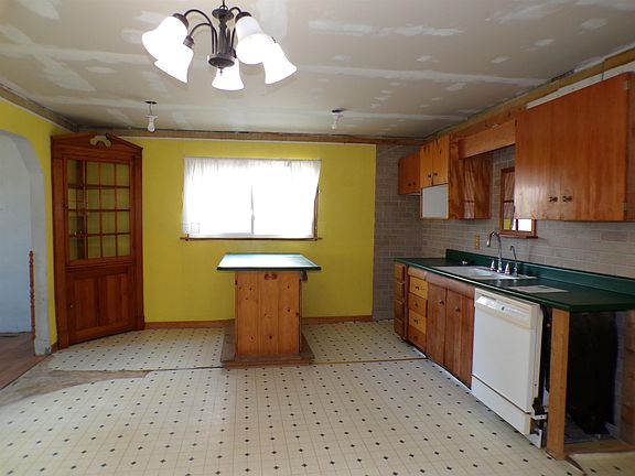 4th image of 315 Mill St